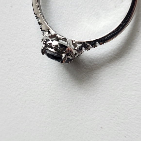 Size 9 silver ring with lab gemstones - Picture 3 of 4